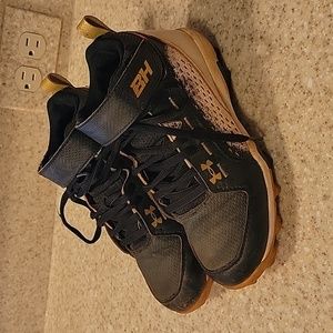 Under Armour Kids Harper 6 Mid RM Baseball Cleats